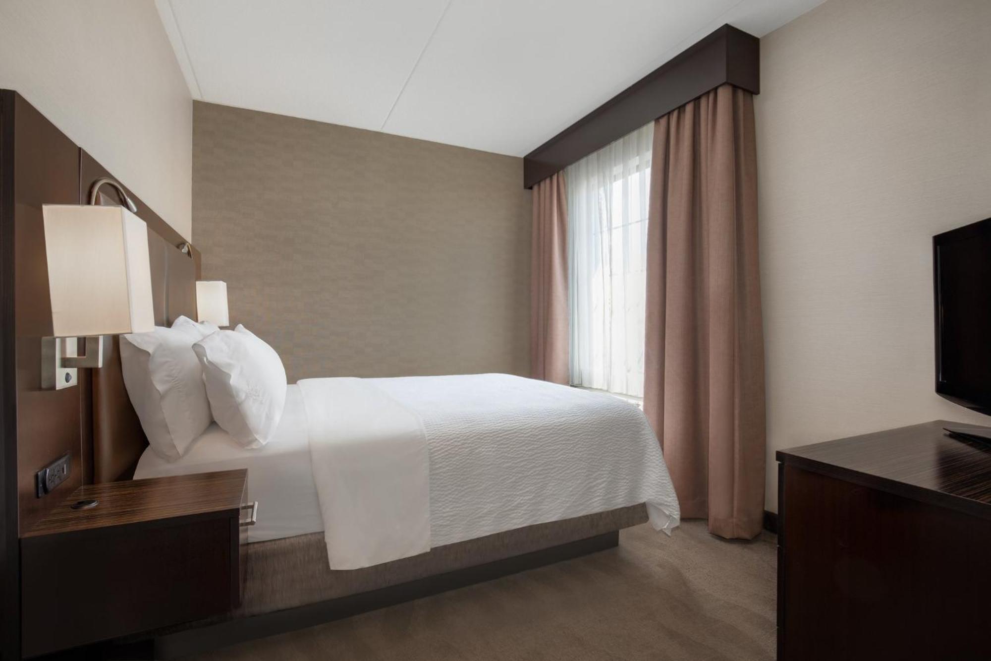 Holiday Inn Express Hotel & Suites Barrie By Ihg Esterno foto