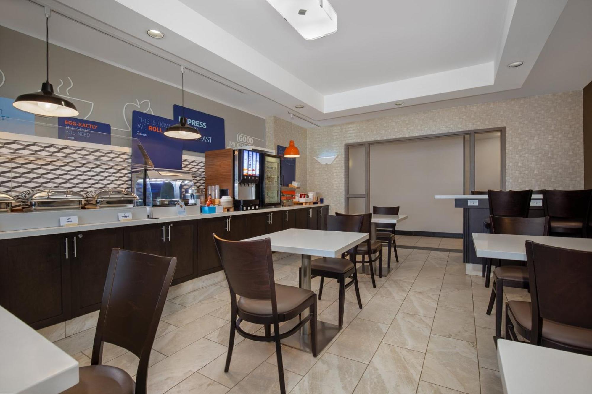 Holiday Inn Express Hotel & Suites Barrie By Ihg Esterno foto