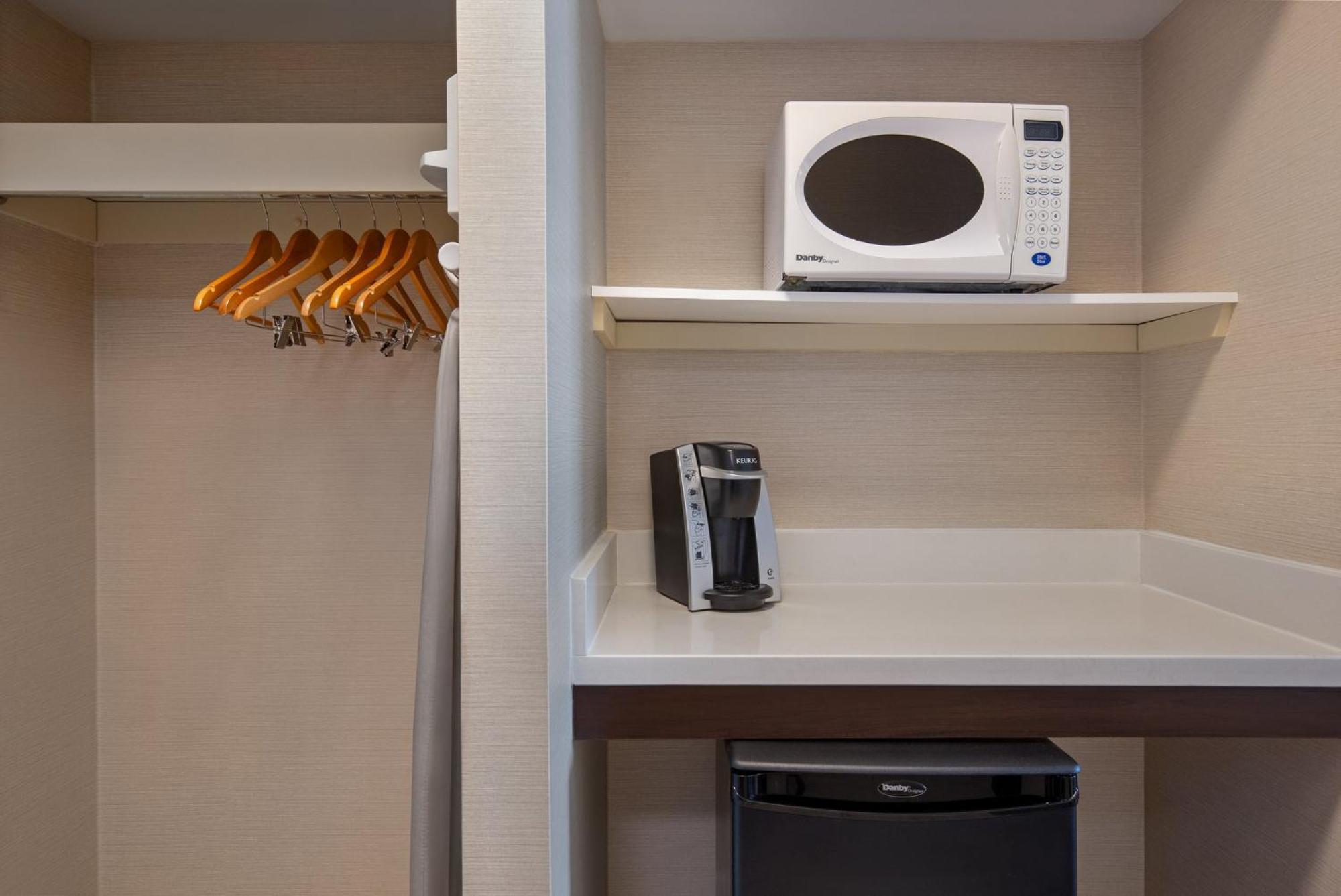 Holiday Inn Express Hotel & Suites Barrie By Ihg Esterno foto