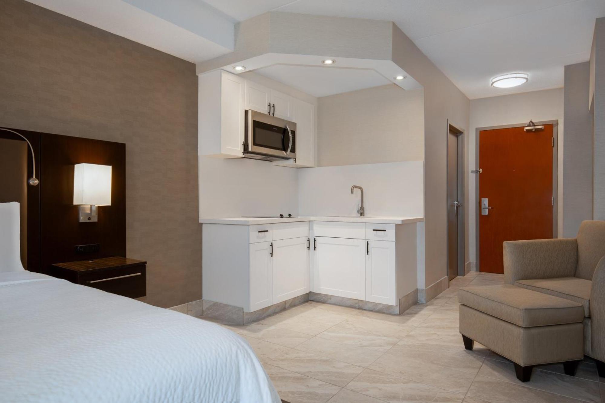 Holiday Inn Express Hotel & Suites Barrie By Ihg Esterno foto