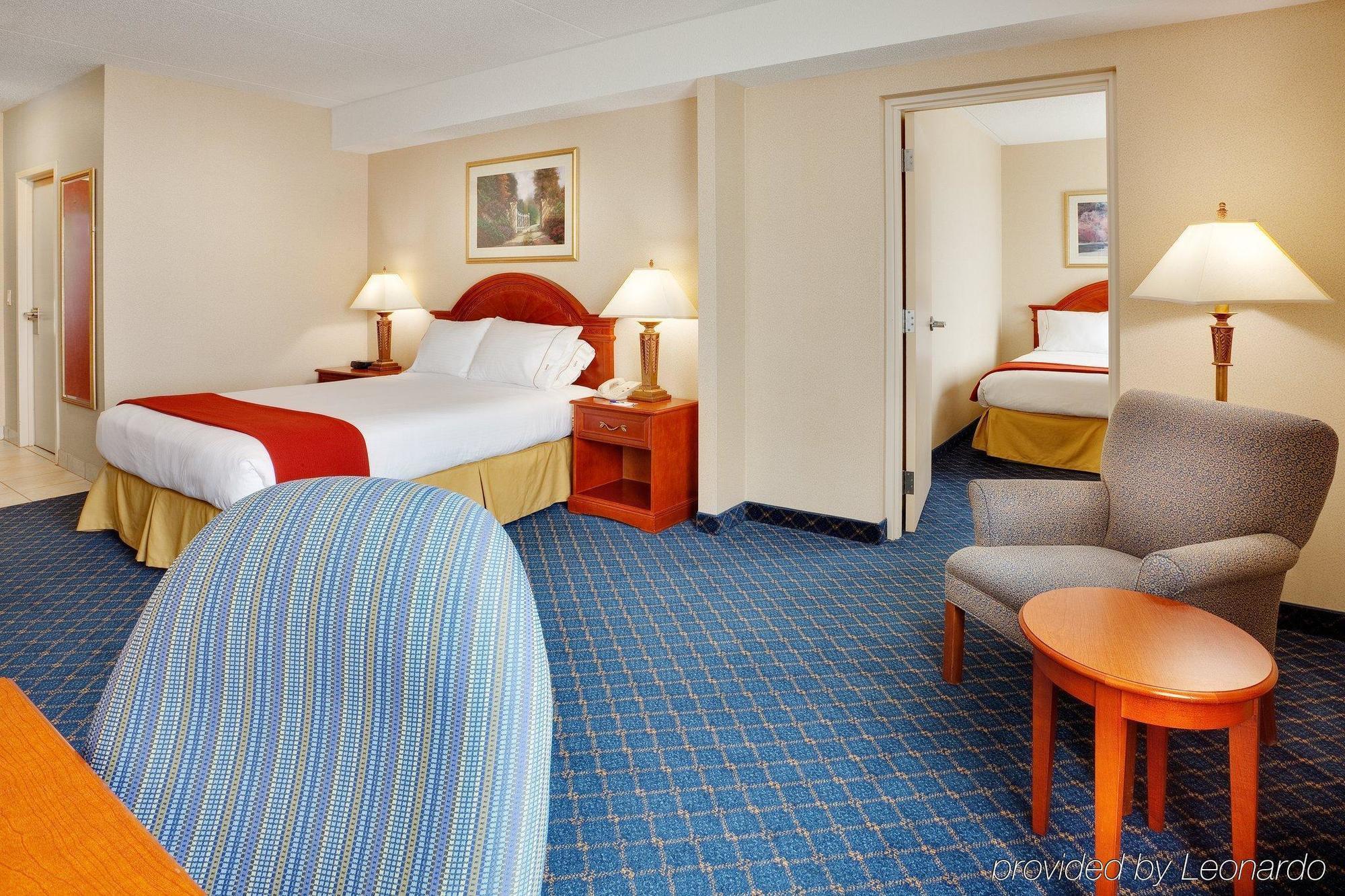 Holiday Inn Express Hotel & Suites Barrie By Ihg Esterno foto